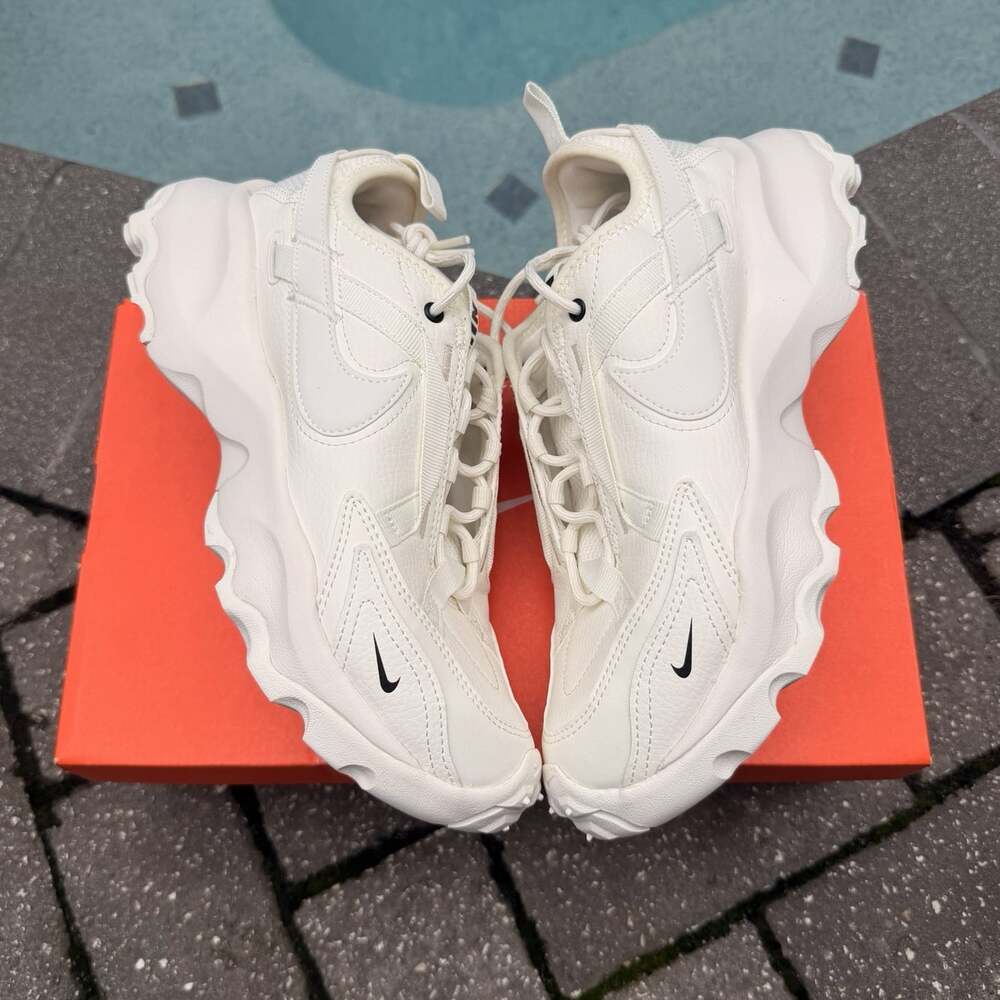 NIKE WOMEN’S SIZE 8.5 TC 7900 (DD9682 100) IVORY WHITE RUNNING SNEAKER SHOES